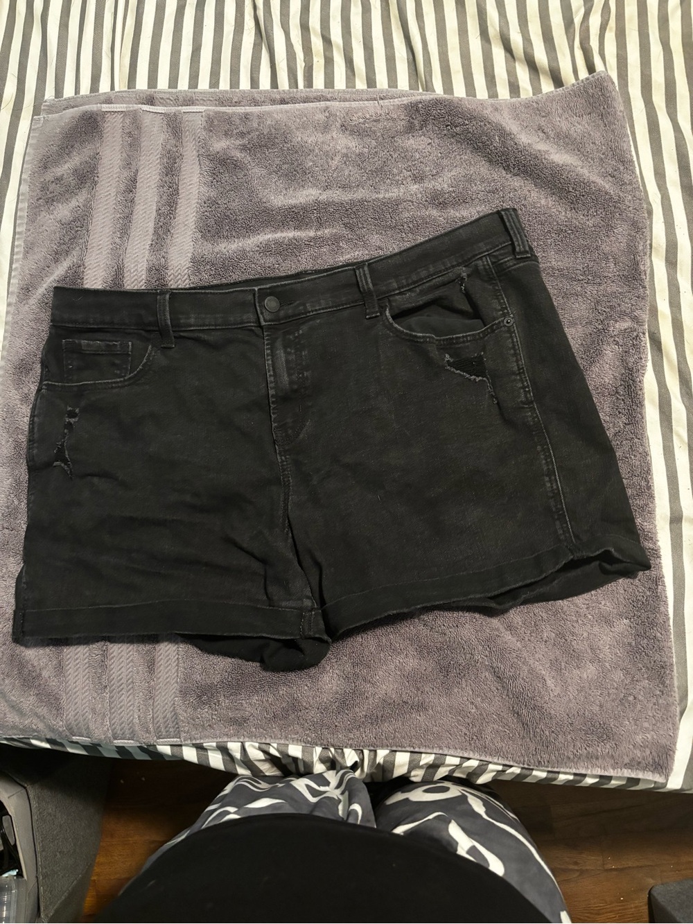 Women’s size 16 Old Navy Boyfriend Mild Rise Black Denim Shorts
